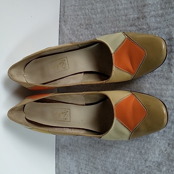 Vintage 1960s two Tone Brogue style heels 👠 - Picture 2 of 6